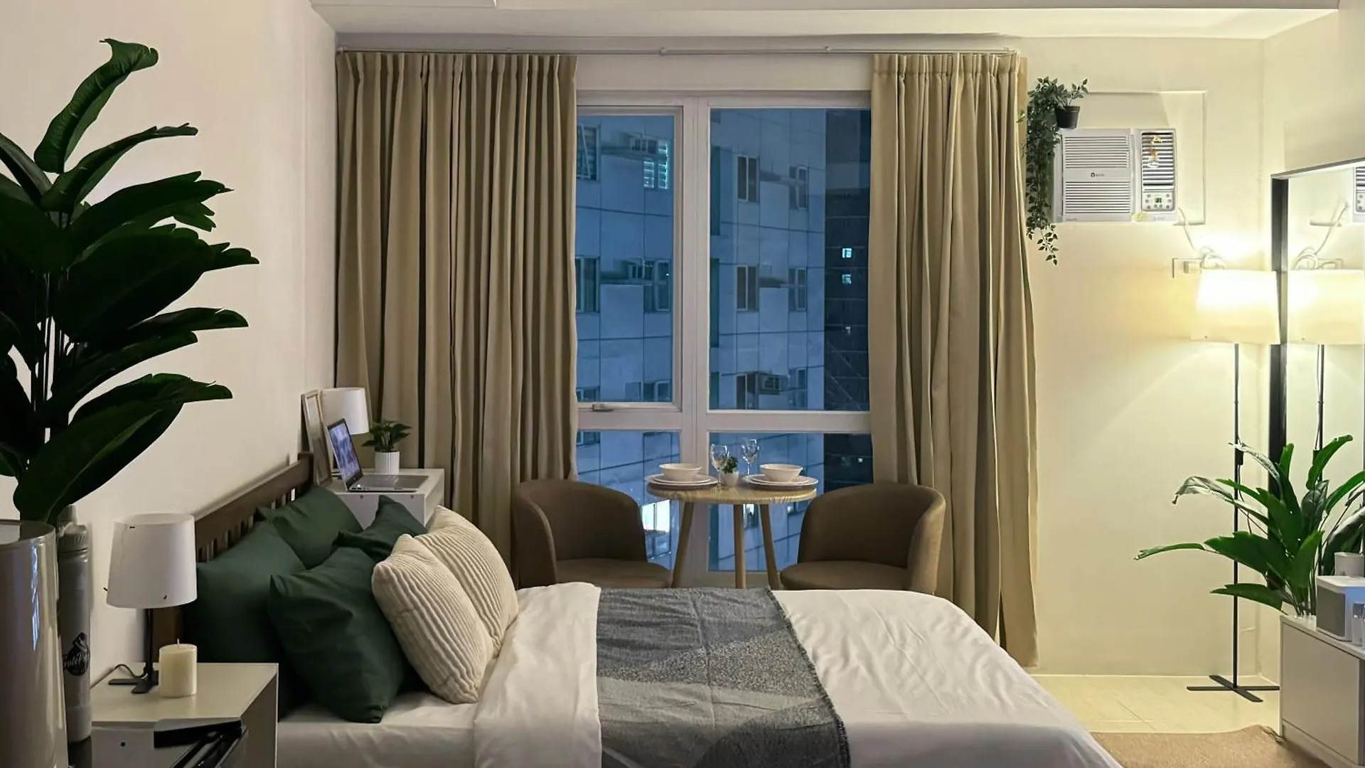 Camari Mandaluyong Staycation 2 With Ps4, 400Mbps Wifi, Pool, Netflix Near Mrt Boni, Bgc, Megamall, Makati