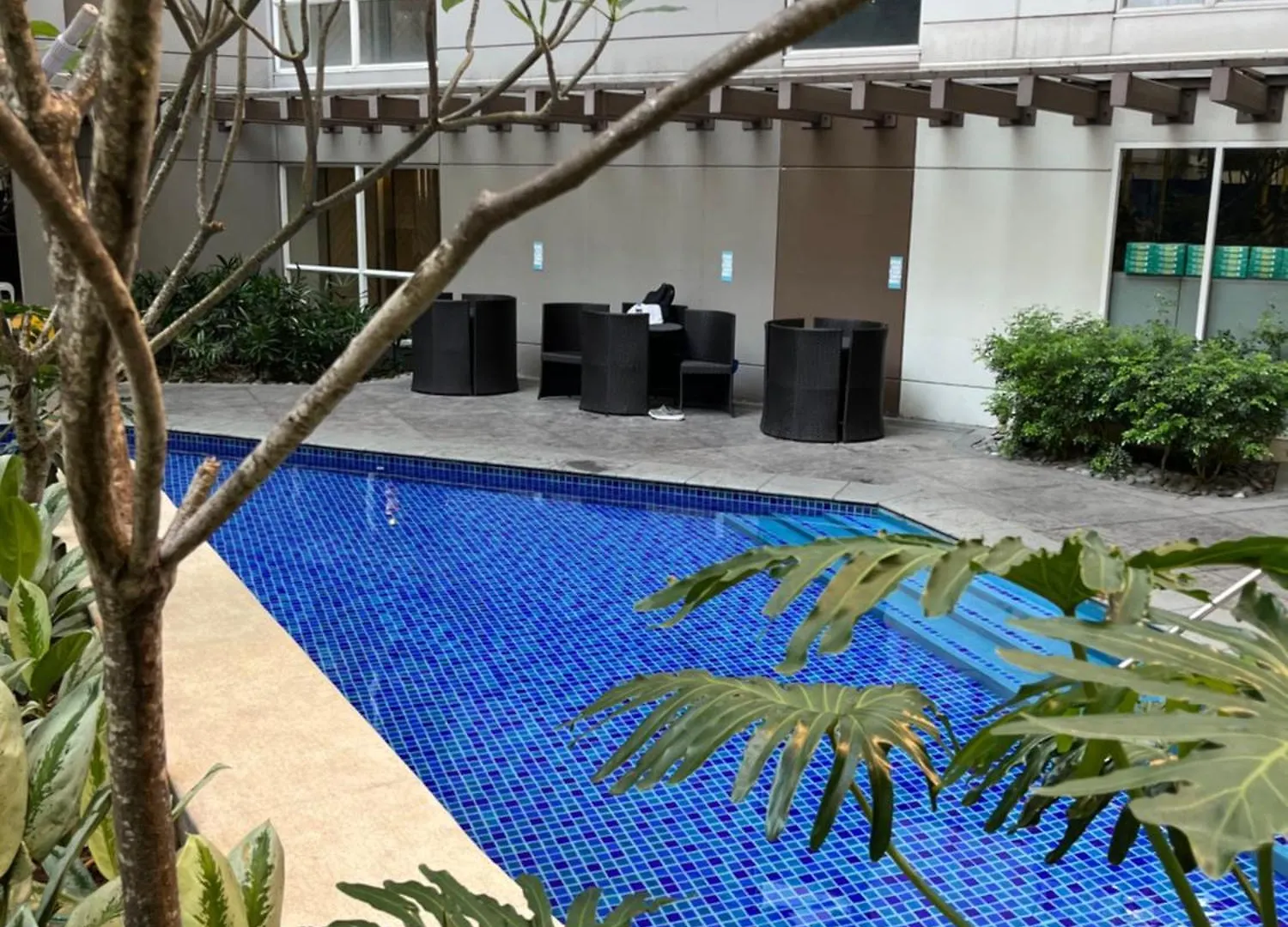 Camari Mandaluyong Staycation 2 With Ps4, 400Mbps Wifi, Pool, Netflix Near Mrt Boni, Bgc, Megamall, Makati מנילה